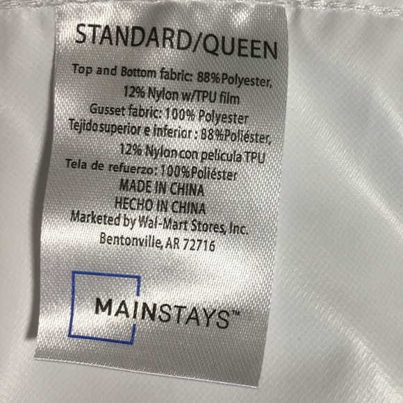 Pillow protector mainstays standard queen zips New or Like new - Picture 7 of 9